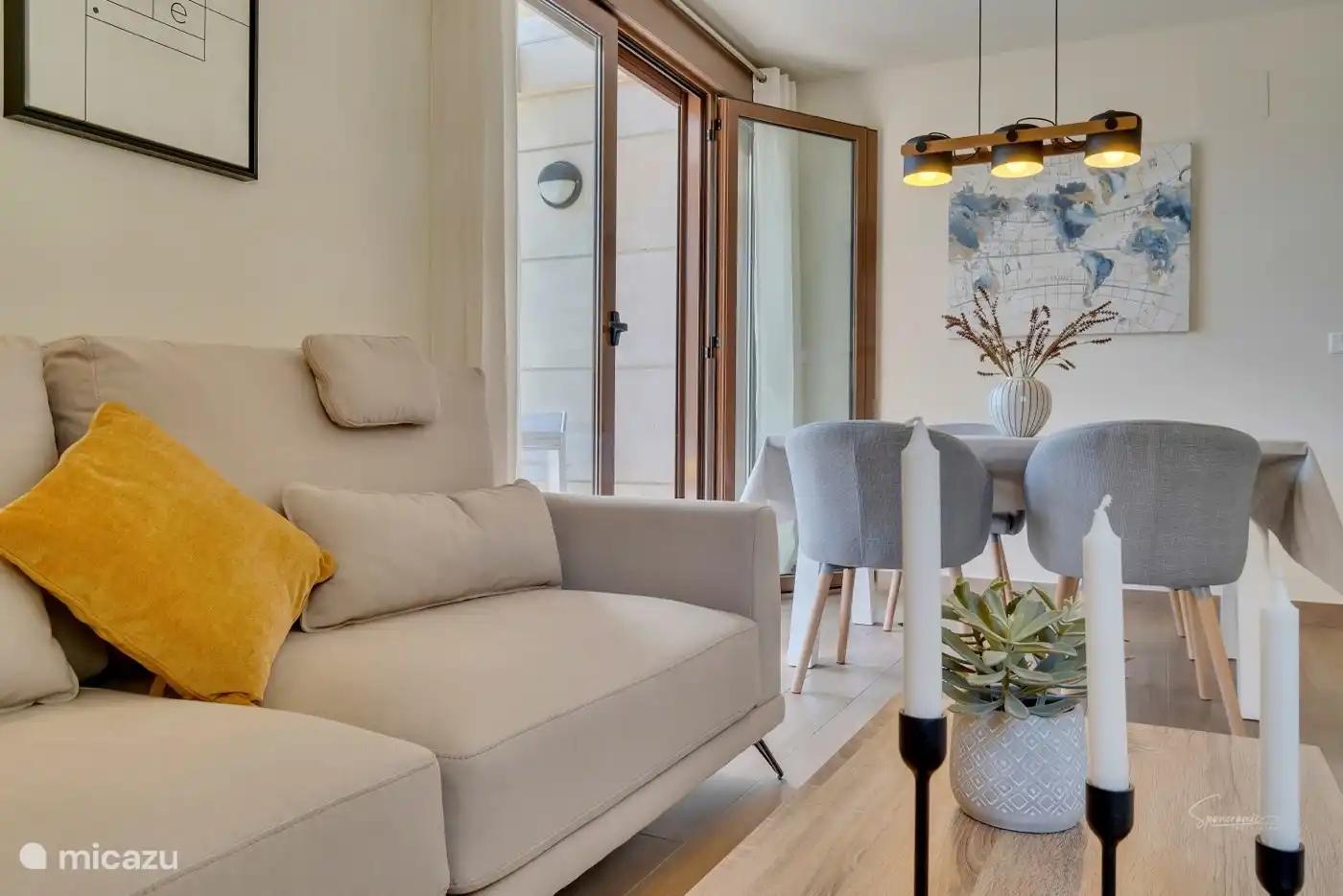 Einrichtung im skandinavischen Stil, sauber und stilvoll