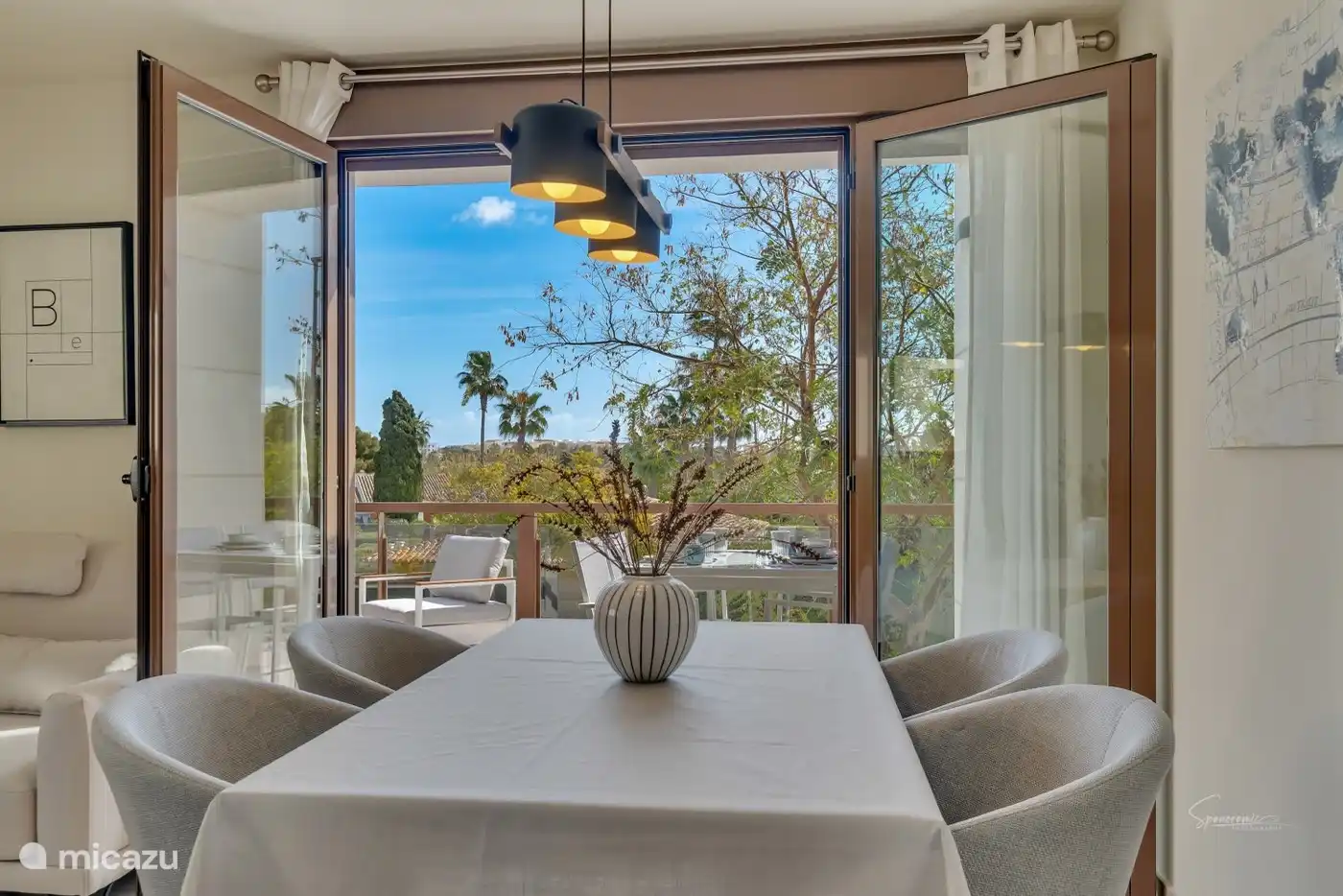 Esstisch mit 4 Stühlen