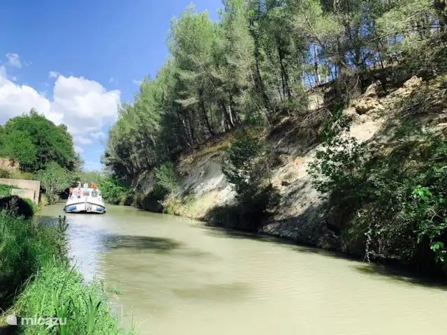 Casa Joya en Francia, Hérault, Béziers  - casa vacacional andar en bicicleta o caminar por el Canal du Midi. Es posible realizar excursiones de un día por el Canal du midi desde Béziers (a 10 km de la casa).