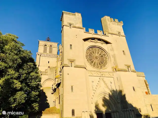 Casa Joya en Francia, Hérault, Béziers  - casa vacacional Béziers y su hermoso centro renovado con catedral, muchos restaurantes y mercado cubierto.