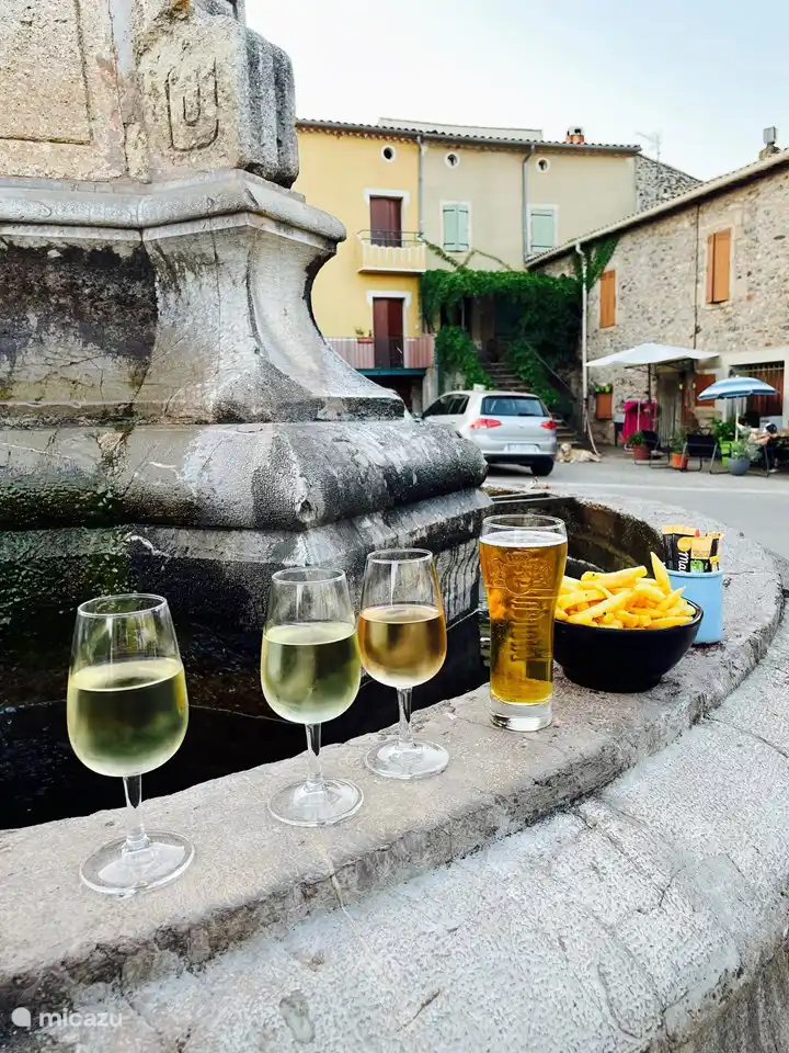 sympathischer Halt in den vielen authentischen französischen Dörfern