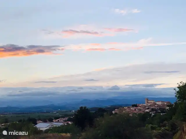 Casa Joya en Francia, Hérault, Béziers  - casa vacacional Corneilhan con vistas a los viñedos y les avants monts du Parc Naturel du Haut Languedoc.