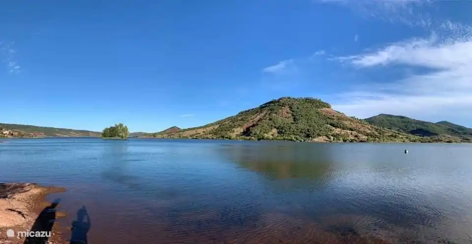 Lac du Salagou, einzigartige Vegetation und mehr. viele schöne Plätze zum Essen, Sonnenbaden, Angeln, toller Wasserspaß für Kinder.