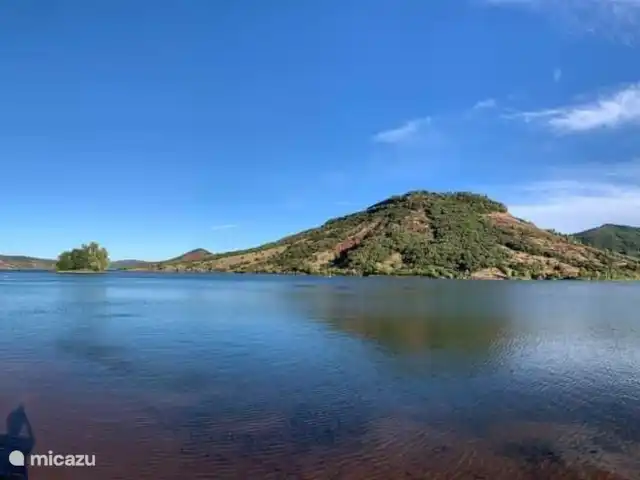 Casa Joya en Francia, Hérault, Béziers  - casa vacacional Lac du Salagou, vegetación única y más. muchos lugares agradables para comer, tomar el sol, pescar, diversión acuática loca para los niños.