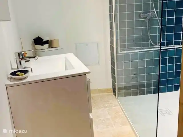 Casa Joya en Francia, Hérault, Béziers  - casa vacacional baño 3 en azotea a nivel y habitación 3