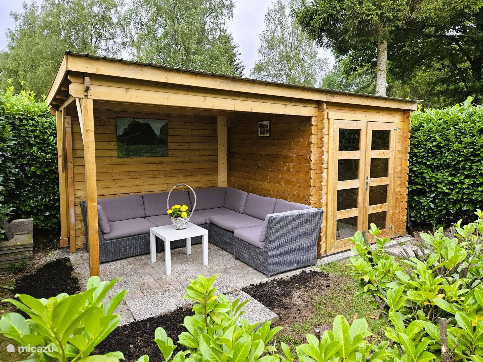 Schuppen mit zweiter Veranda.