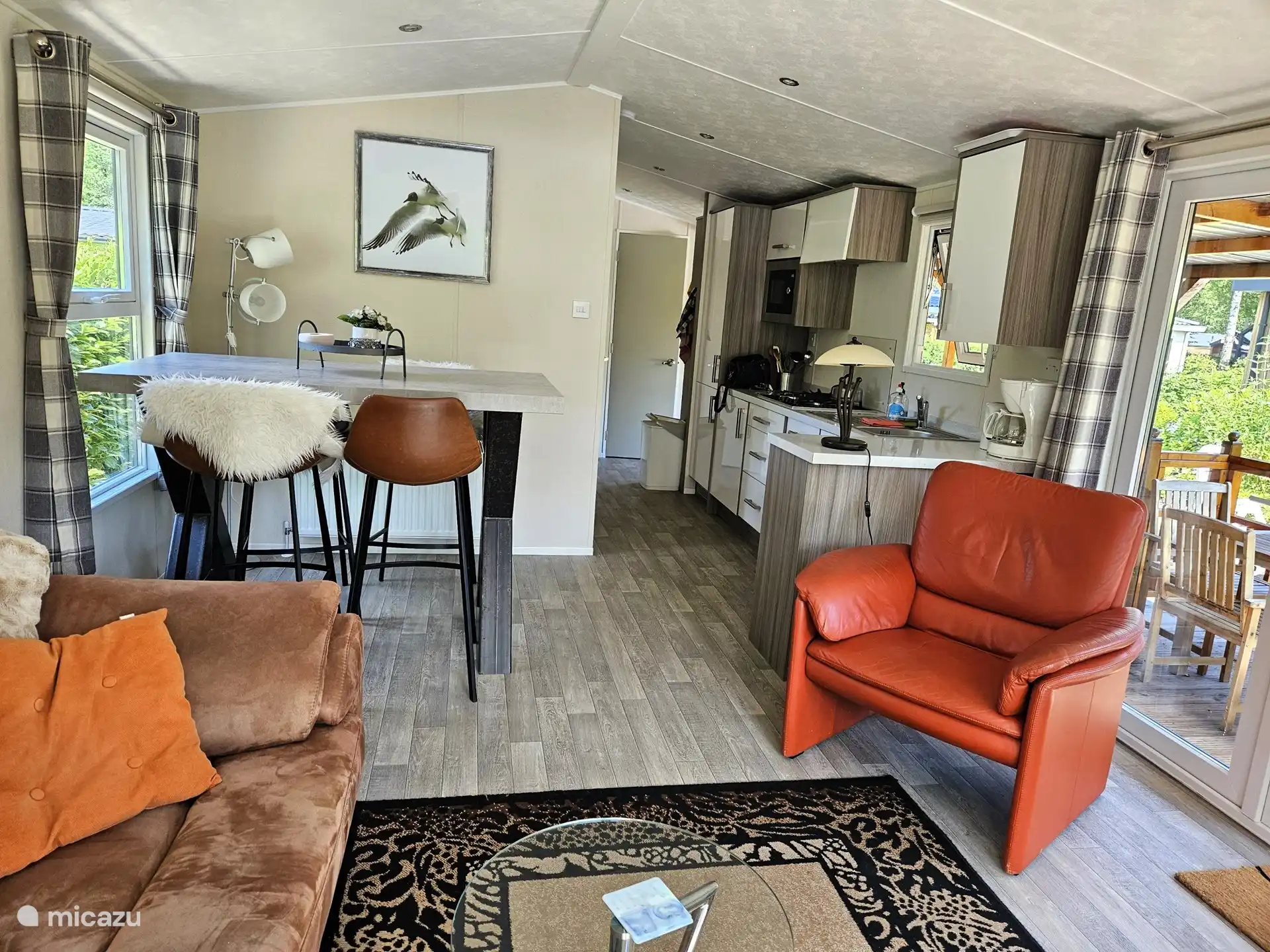 Wohnzimmer mit offener Küche
