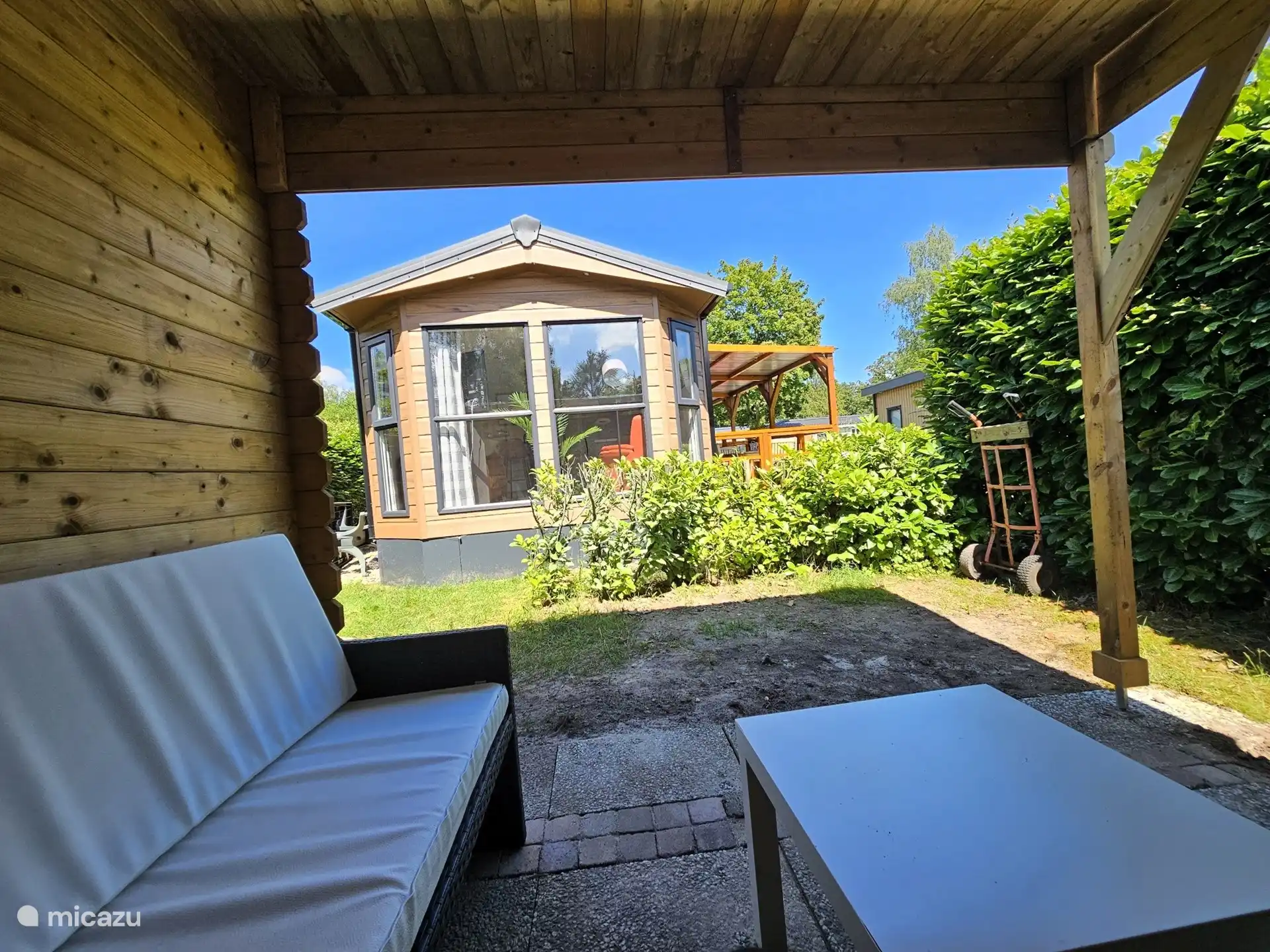 Von der gemütlichen Veranda aus gesehen