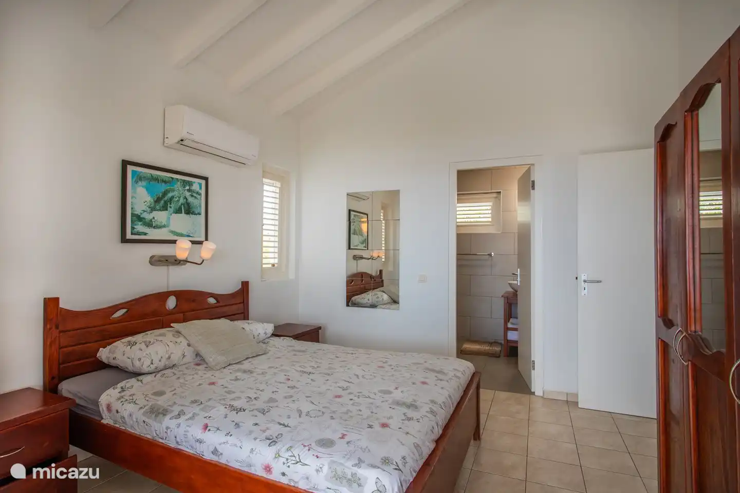 Master bedroom ground floor with private bathroom