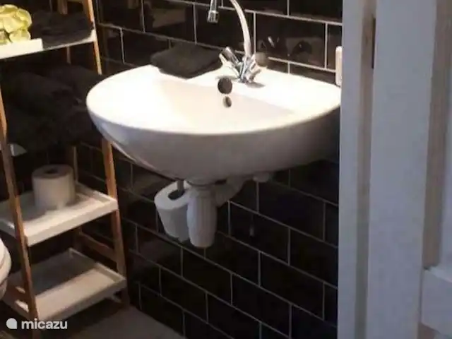 Granja villa con piscina en Países Bajos, Holanda del Norte, Lutjewinkel - villa baño arriba