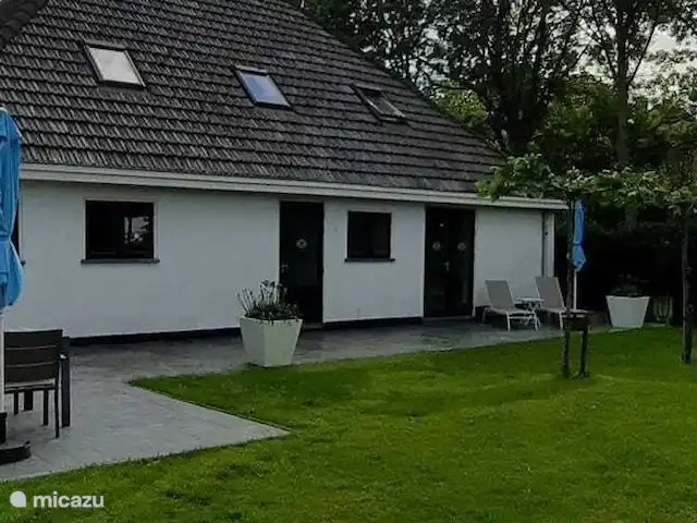 Granja villa con piscina en Países Bajos, Holanda del Norte, Lutjewinkel - villa Patio interior
Con diferentes asientos