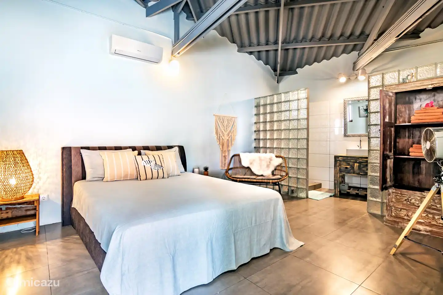 Rent Villa Querencia studio in Julianadorp, CuracaoMiddle. Micazu