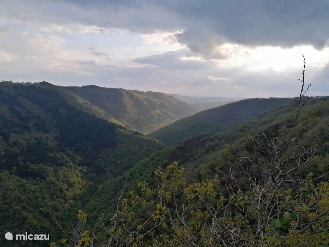 Point Sublime, point de vue fantastique sur la vallée du Viaur)