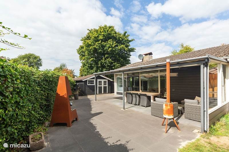 Vakantiehuis Nederland, Zuid-Holland, Ouddorp Bungalow Luxe bungalow met beschutte tuin