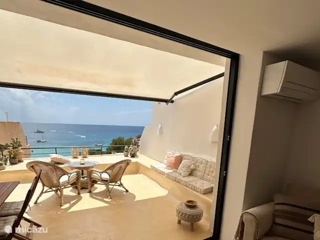 Appartment Vista a Mer huren in Spanje, Ibiza, Cala Tarida - appartement Binnen en buiten lopen in elkaar over