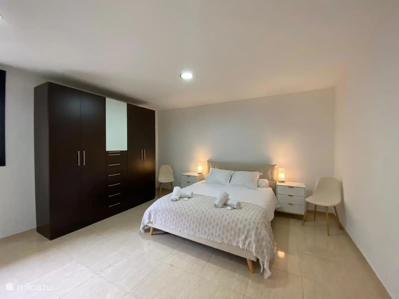 Das Bett ist 1,60 Zoll breit