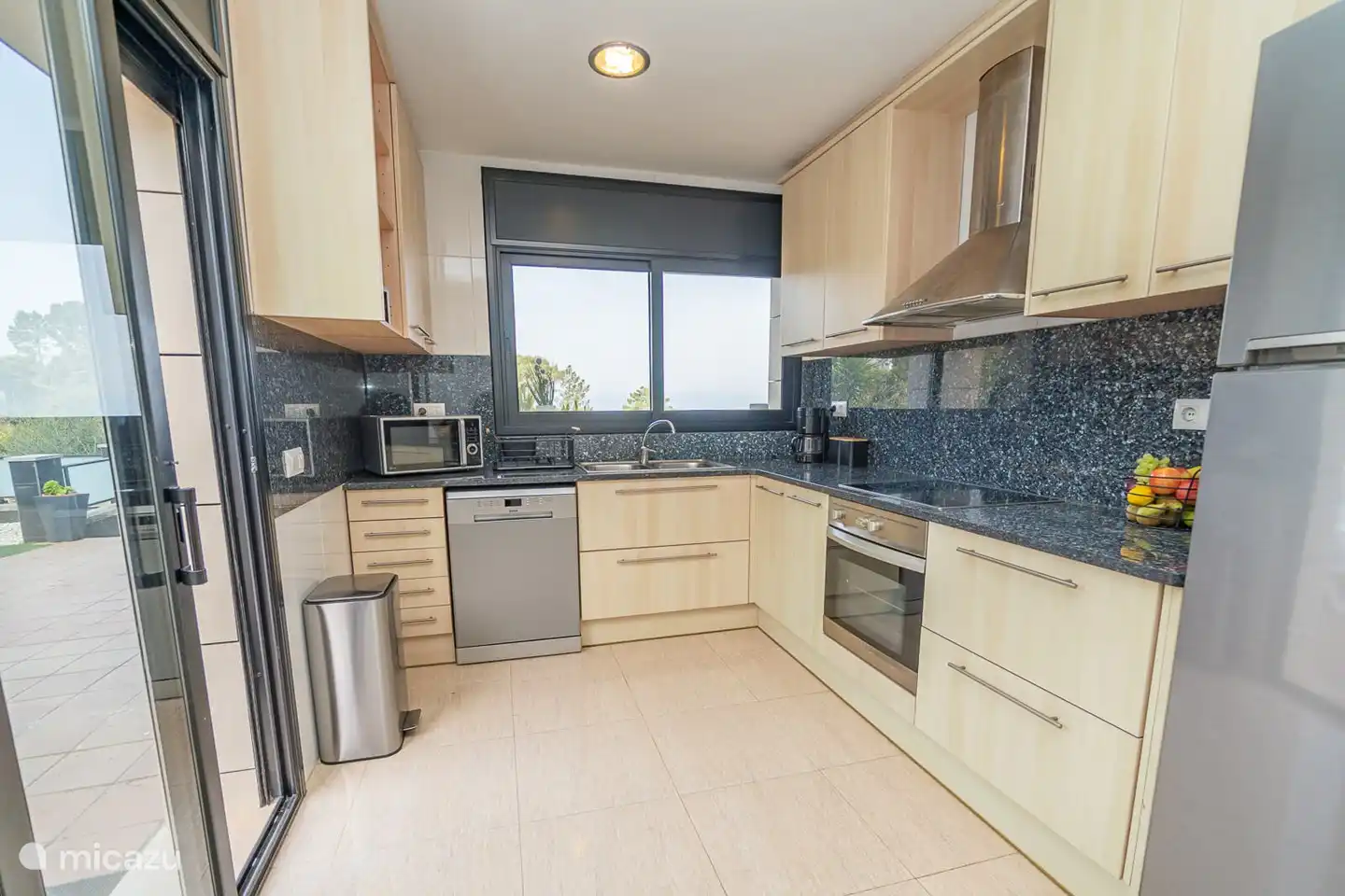 Küche 1,0 voll ausgestattet