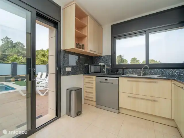 Villa Aurore (12 pers.), vue montagne | Espagne, Costa Brava, Lloret de Mar - villa Avec des portes à la piscine