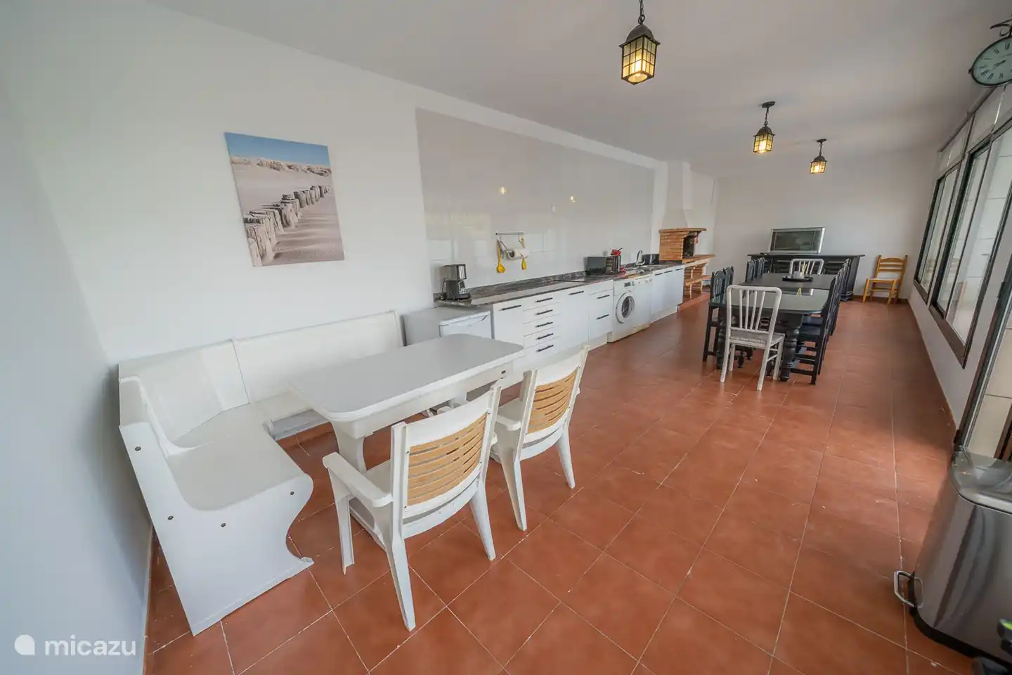 2. Küche mit Waschmaschine, Geschirrspüler und Grill