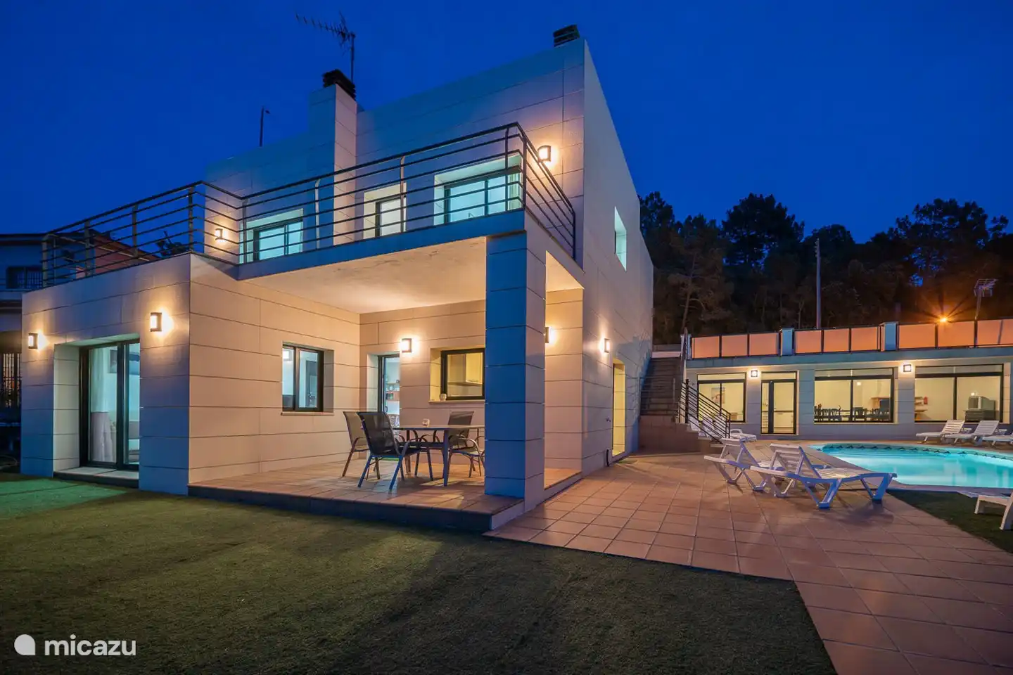 Villa Aurire bei Nacht