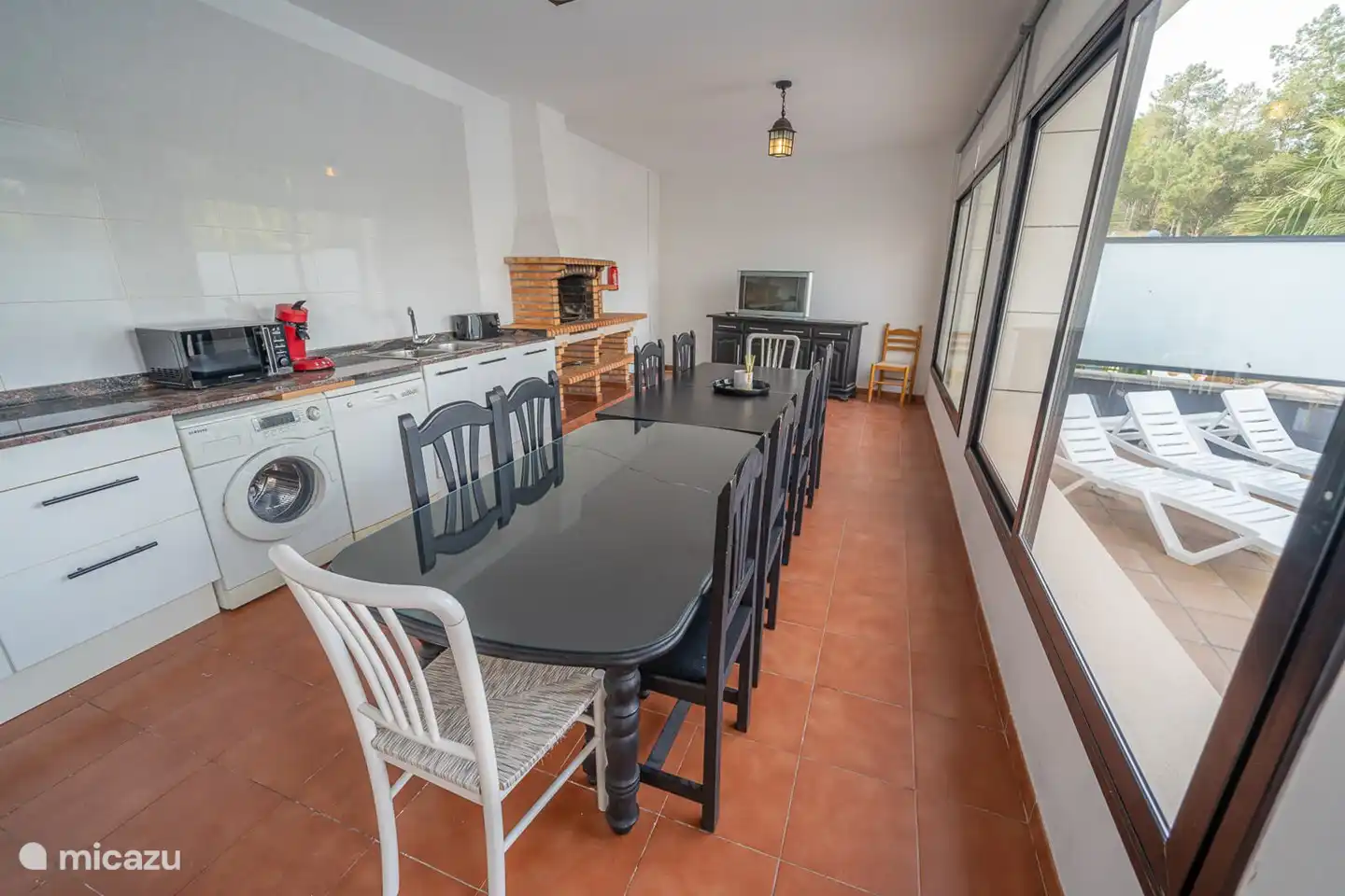 Hauswirtschaftsraum neben dem Pool