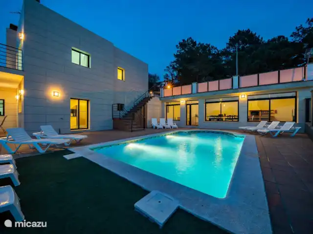 Villa Aurore (12 pers.), vue montagne | Espagne, Costa Brava, Lloret de Mar - villa Villa Aurore de nuit