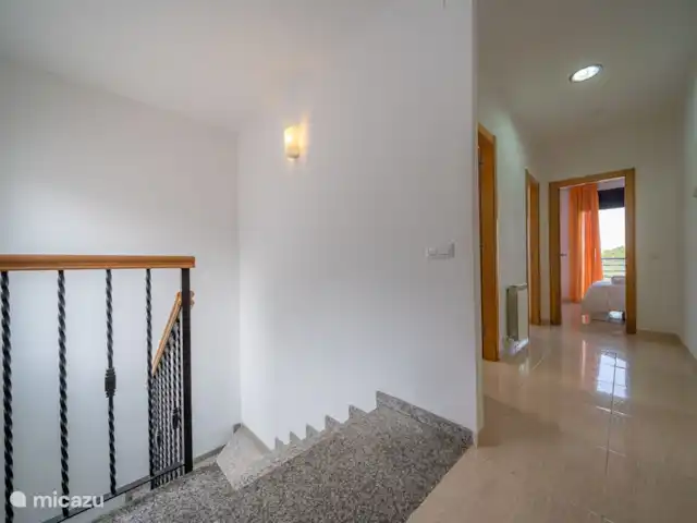 Villa Aurore (12 pers.), vue montagne | Espagne, Costa Brava, Lloret de Mar - villa Entrée avec le premier étage