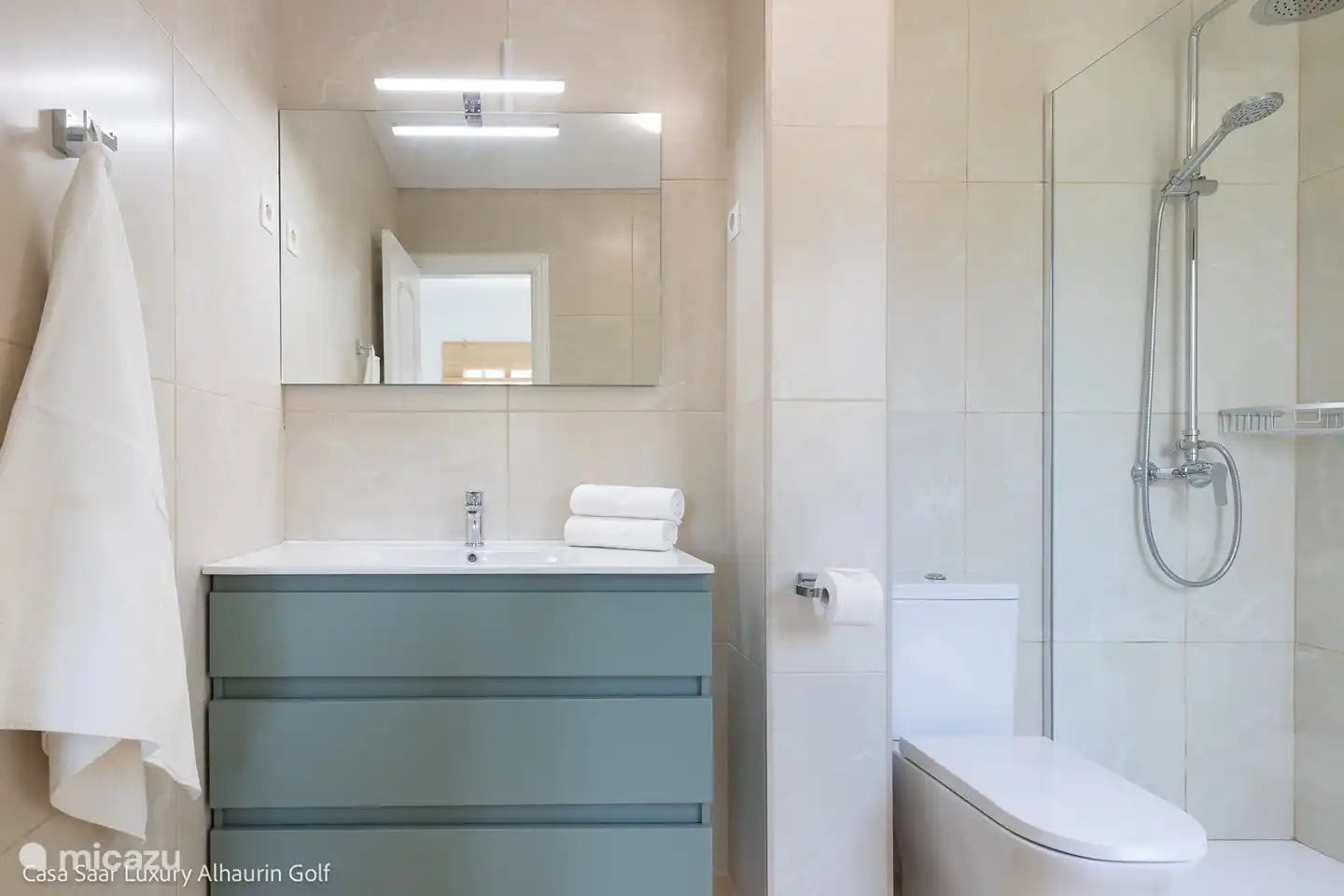 Badezimmer 1 mit ebenerdiger Dusche