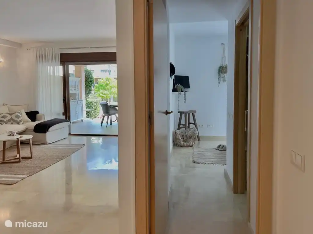 Hal tussen slaapkamers en woonkamer