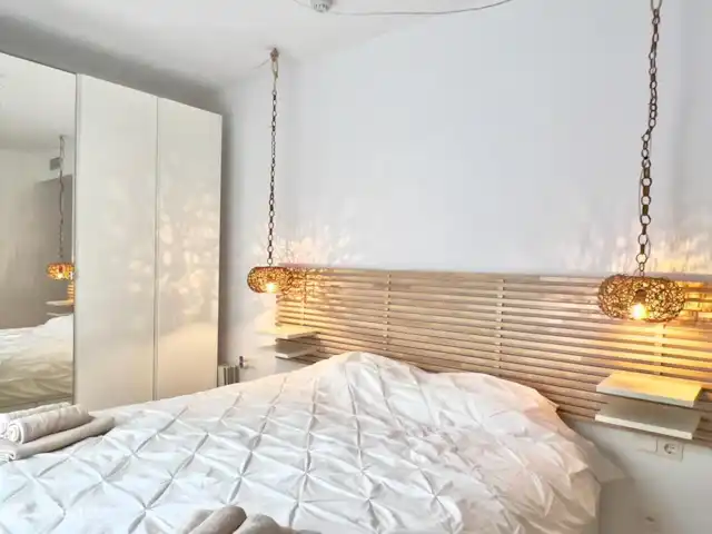 Maison Mimosa | Espagne, Costa Blanca, Benissa - appartement Chambre avec un lit double et salle de bain et dressing attenants