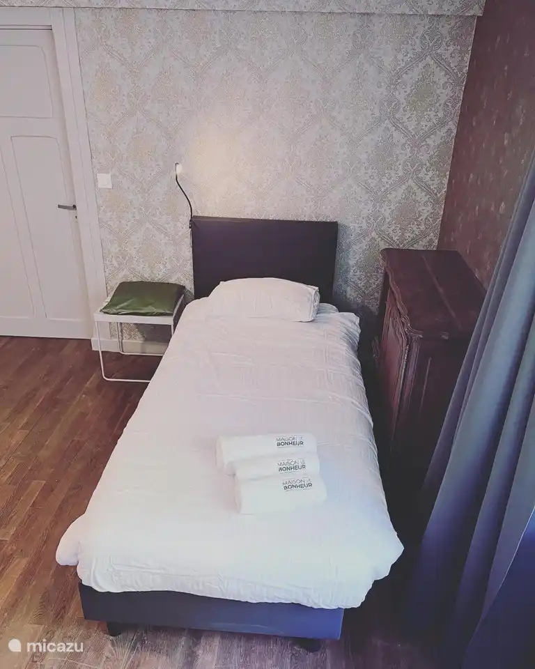 Schlafzimmer mit drei Einzelbetten im Obergeschoss