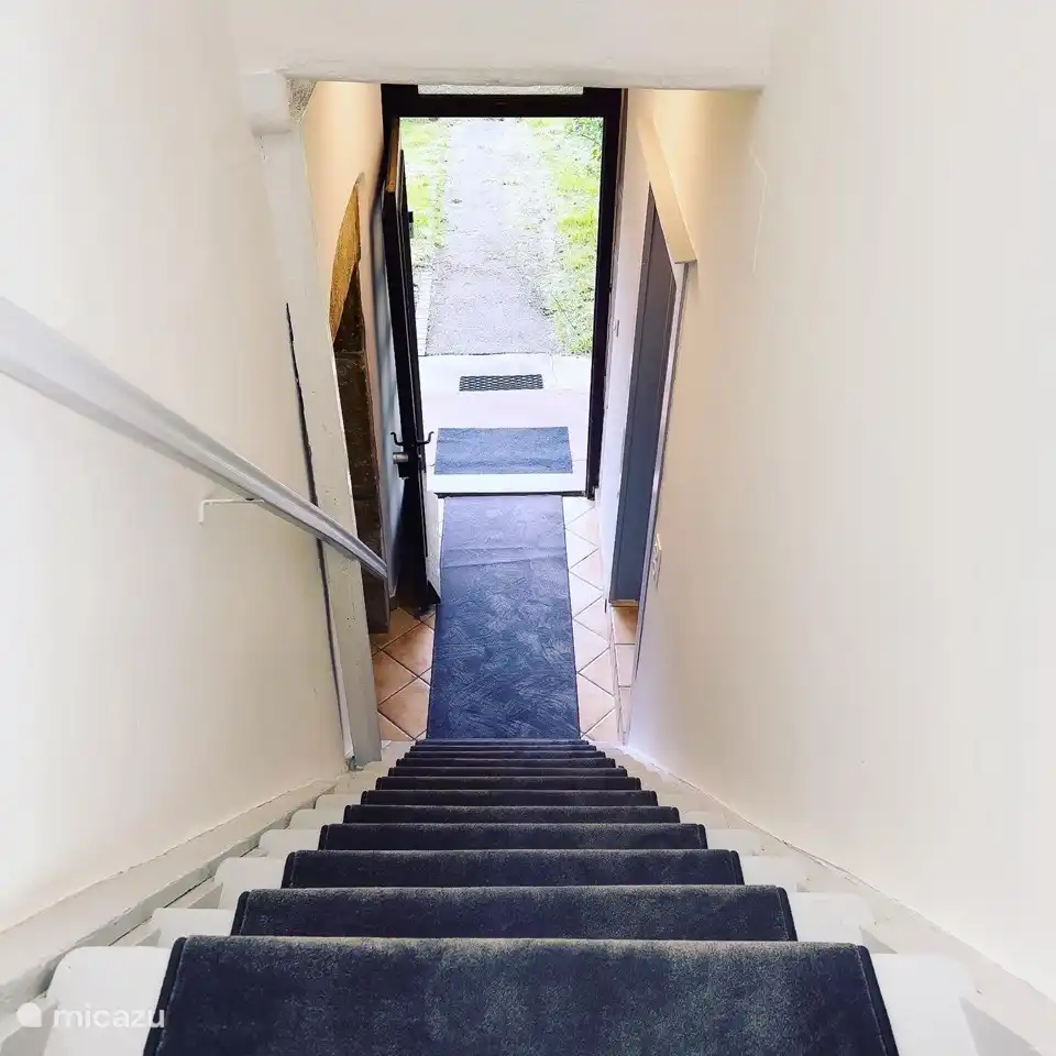 Eingang vom ersten Stock aus gesehen