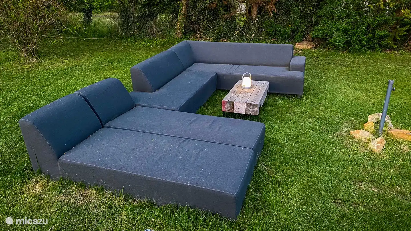 Lounge-Set für den Hinterhof