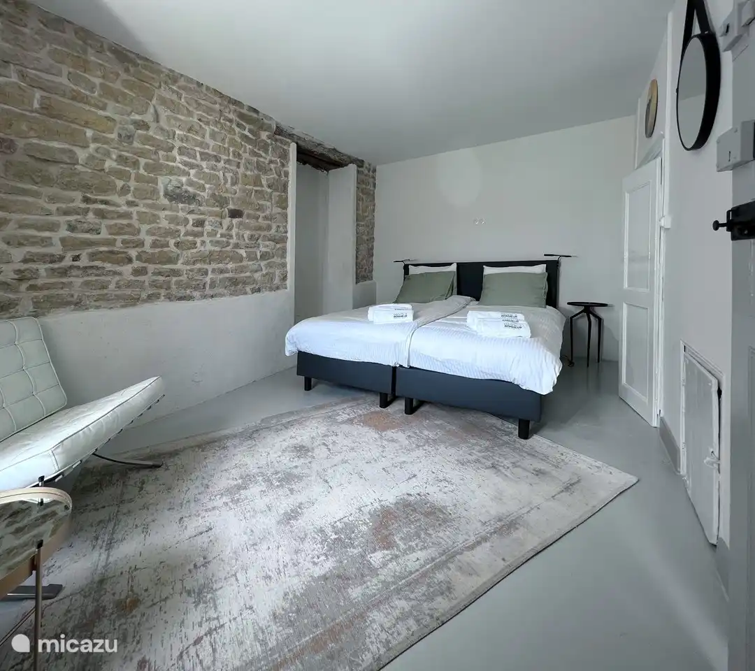 Hauptschlafzimmer. runter