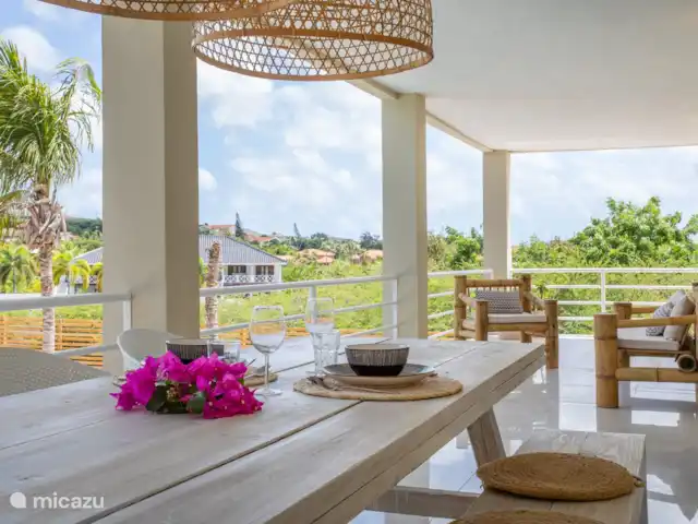 Apartamento para 2 personas con piscina en Curazao, Banda Arriba (este), Vista Royal - apartamento Mesa de comedor + terraza