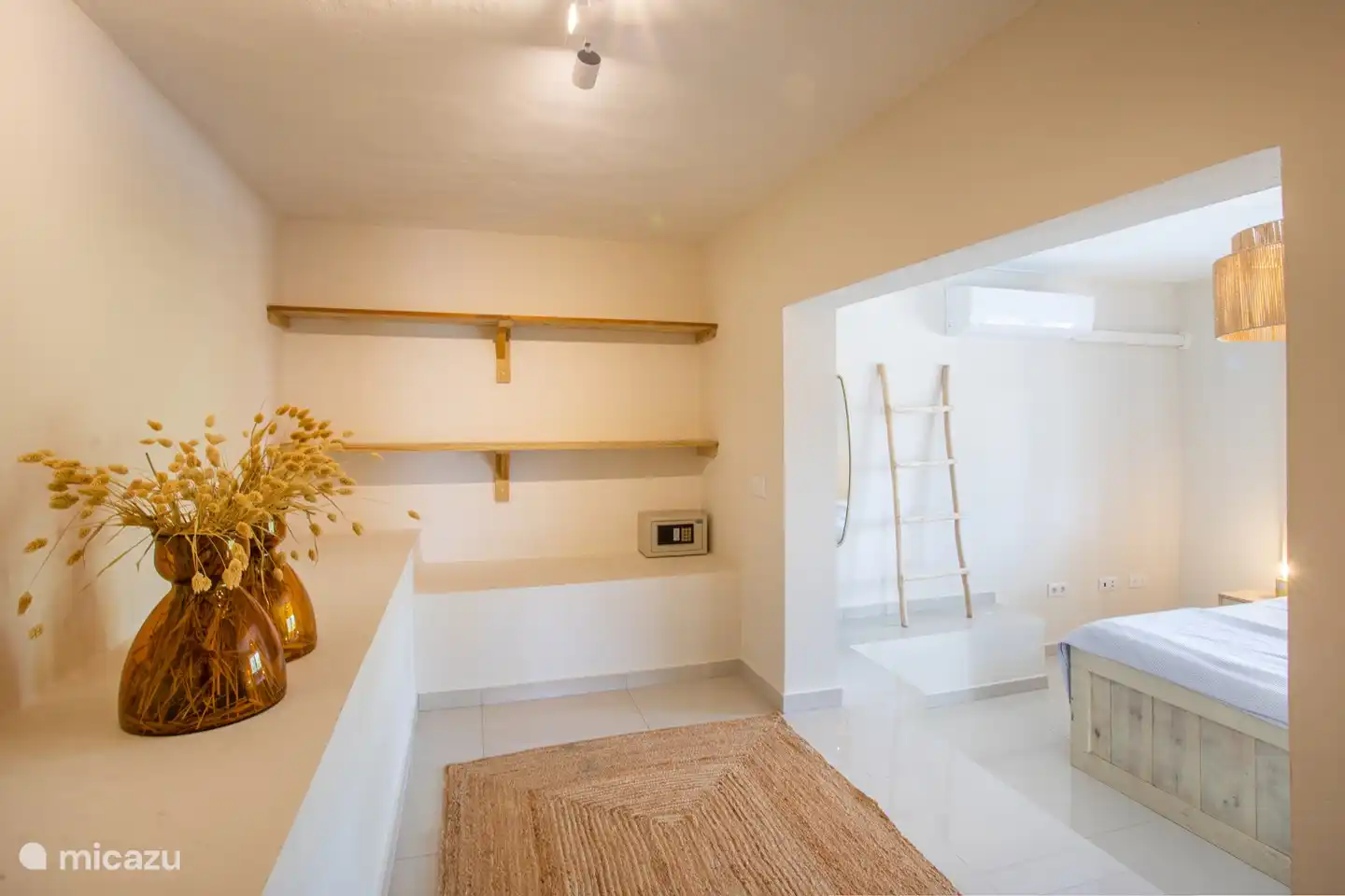 Kledingskast met kluis