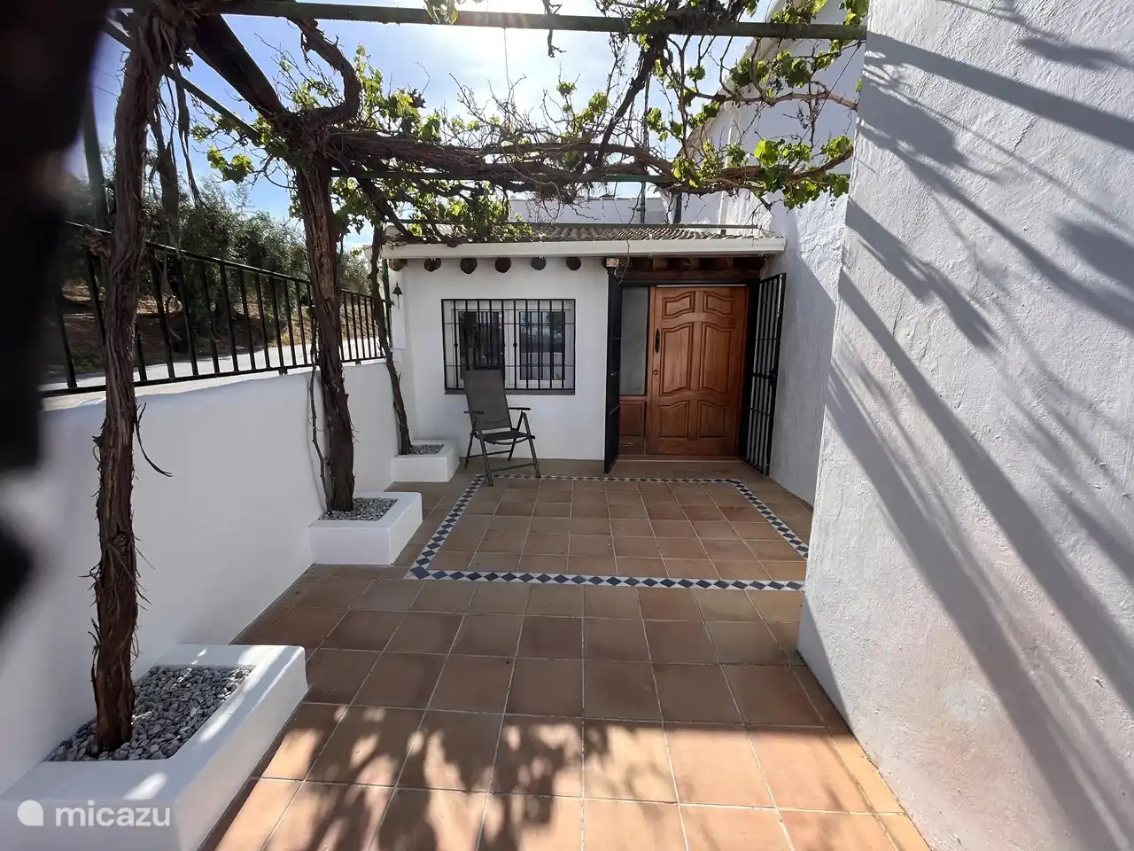 Zugang von der Vorderseite des Hauses