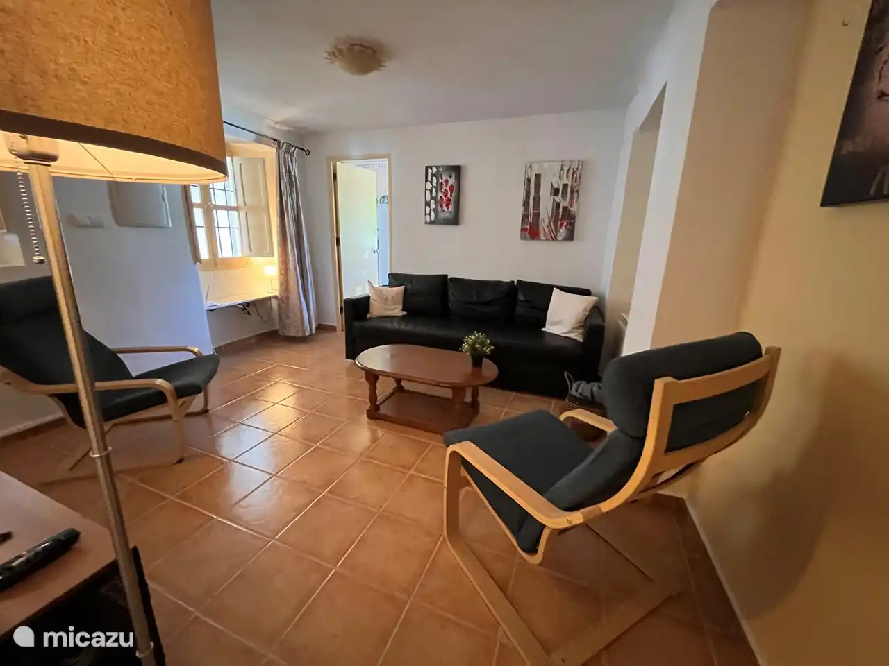 Gemütliches, kühles Wohnzimmer