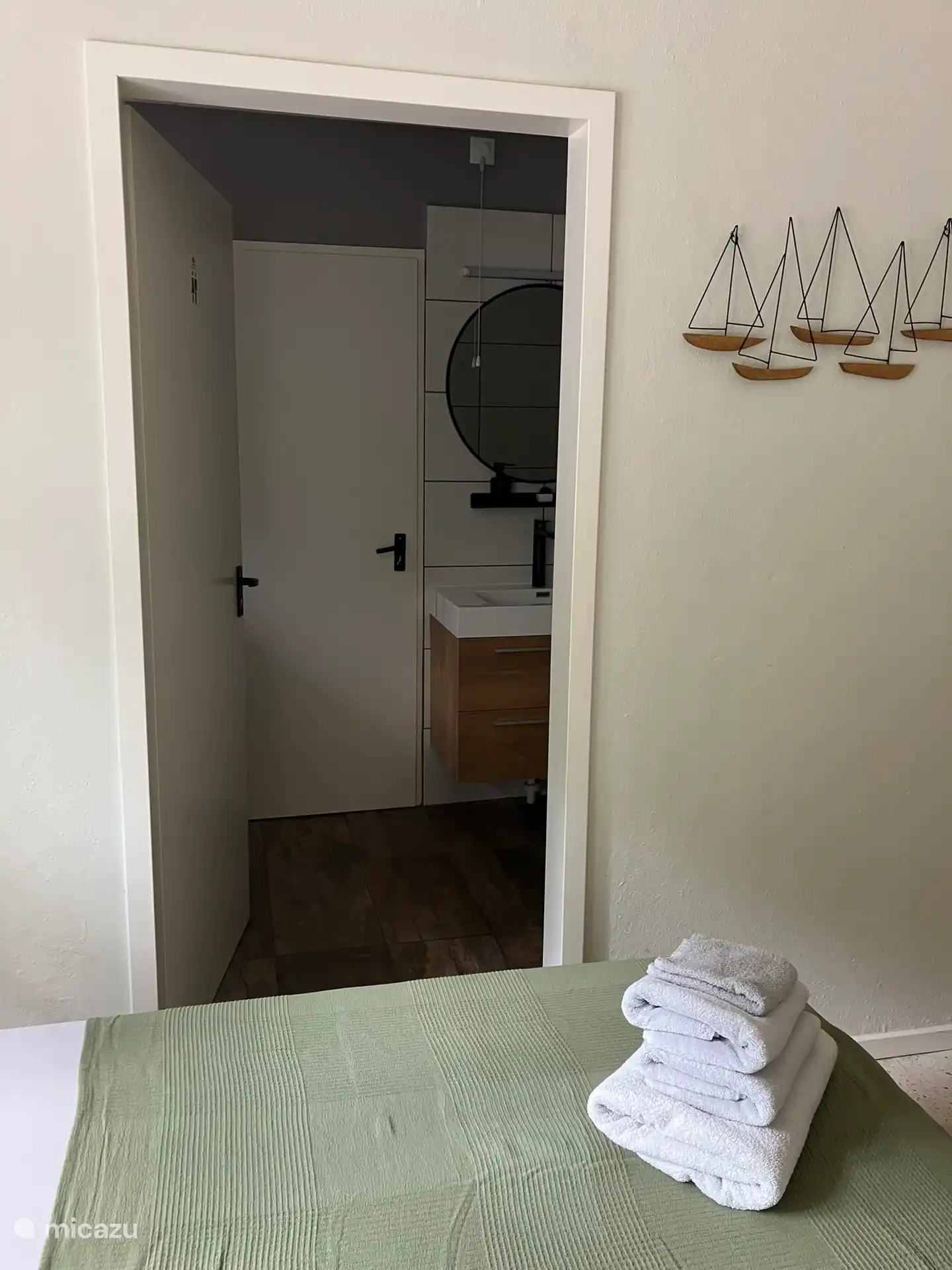 Chambre 1, avec salle de bain attenante
