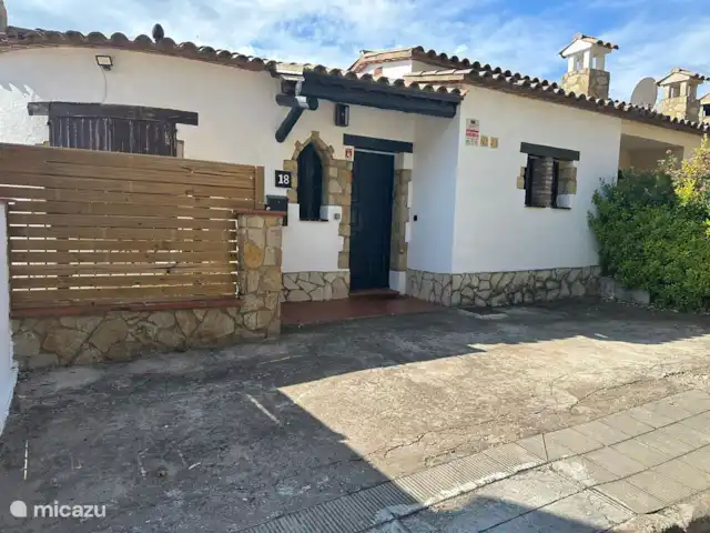 Casa Surte en España, Costa Brava, Calonge - casa vacacional lado de la calle