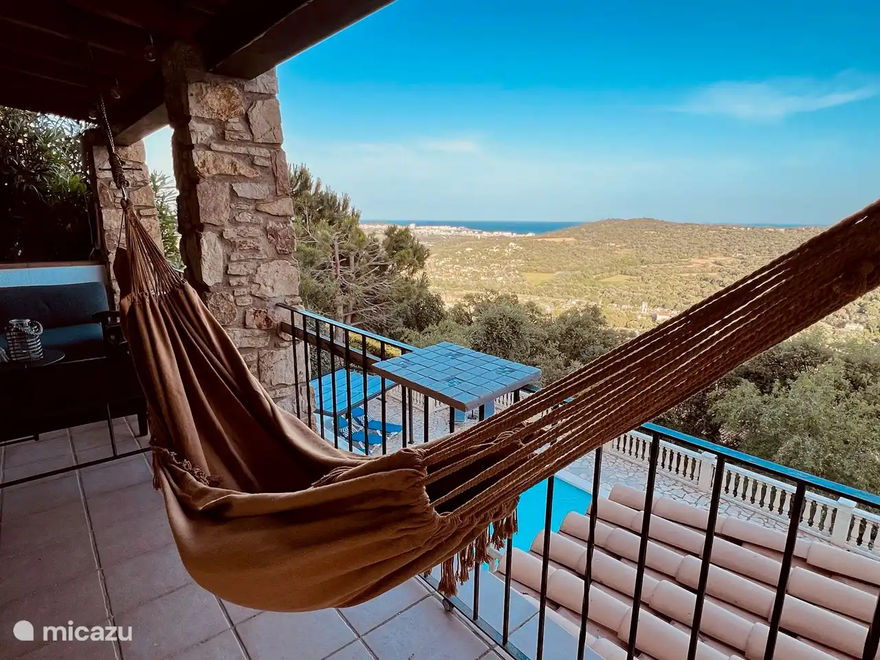 Upper terrace with hammock