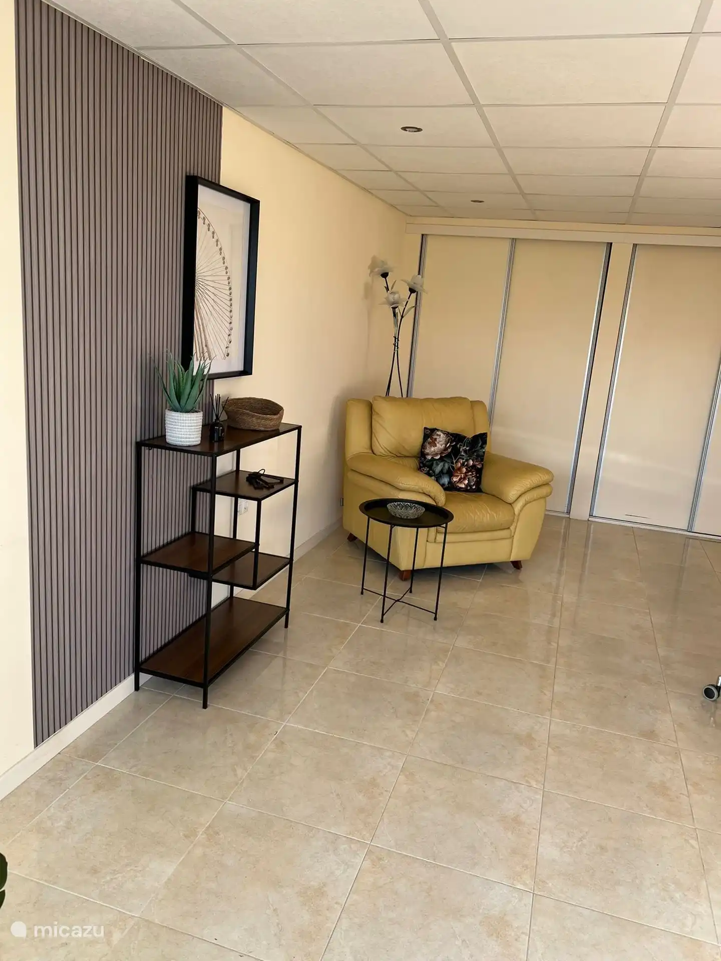 Armario pared habitación de jardín