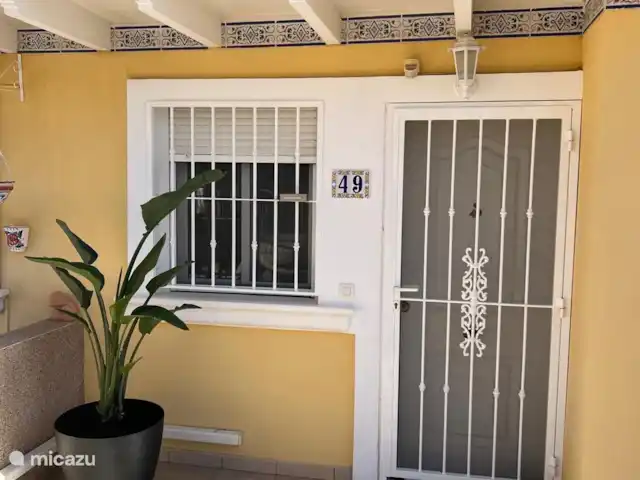 Casa 49 en España, Costa Blanca, San Fulgencio - casa vacacional Frente de la casa (puerta principal)