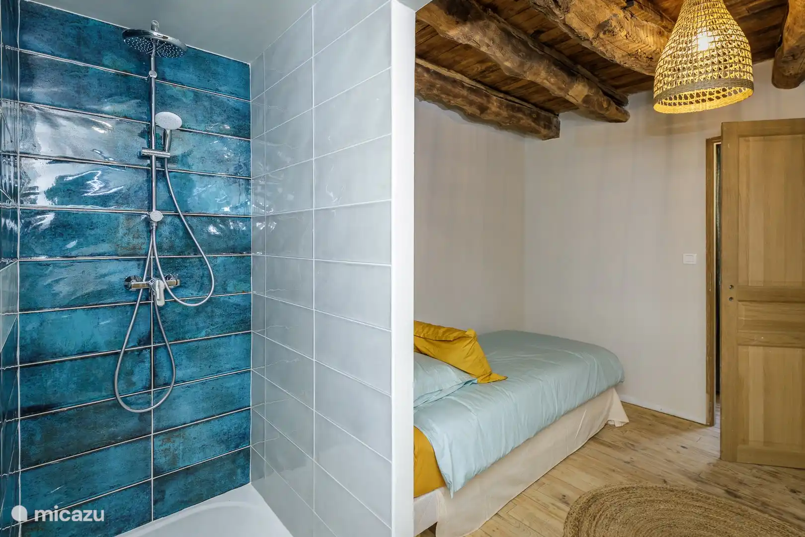 Badezimmer mit Schlafzimmer