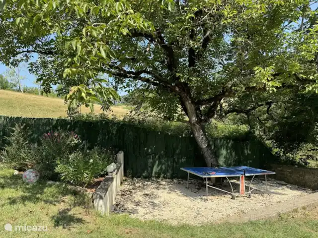 Sourcette en Francia, Dordoña, Terrasson - casa vacacional Jardín