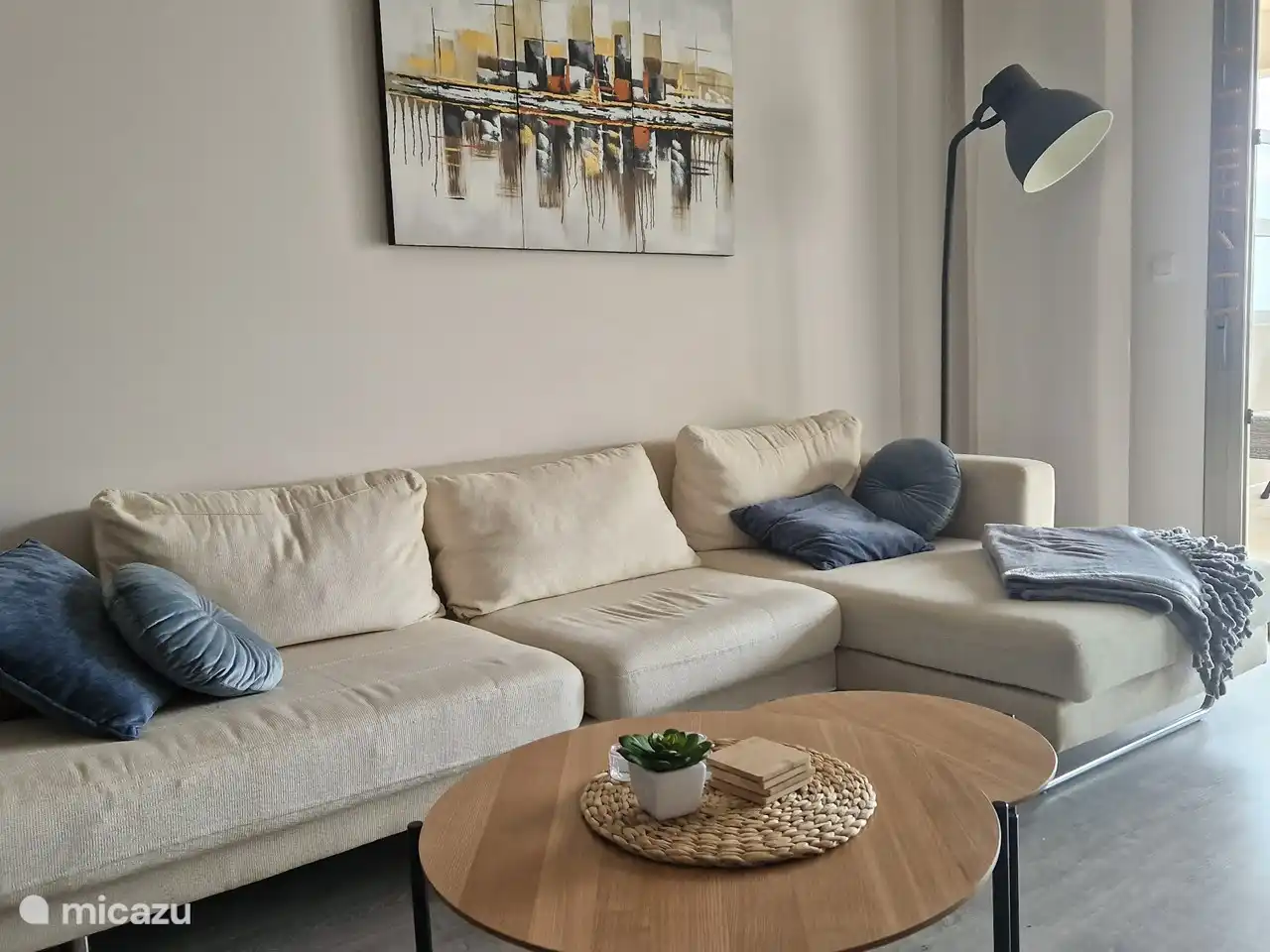 Ruime bank om in te relaxen.