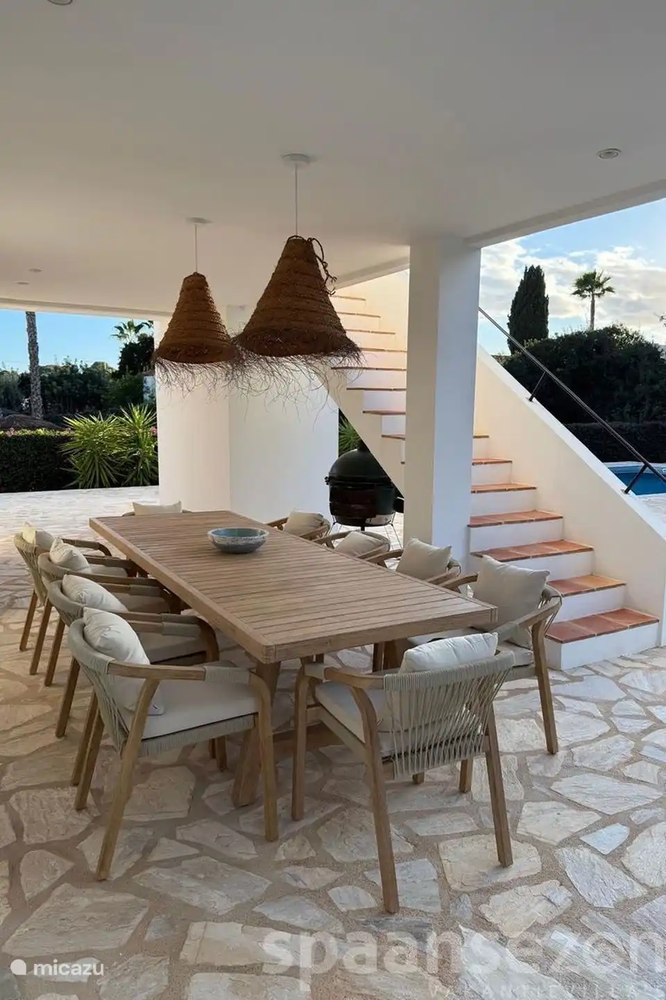 De overdekt bbq area van villa Andrago.