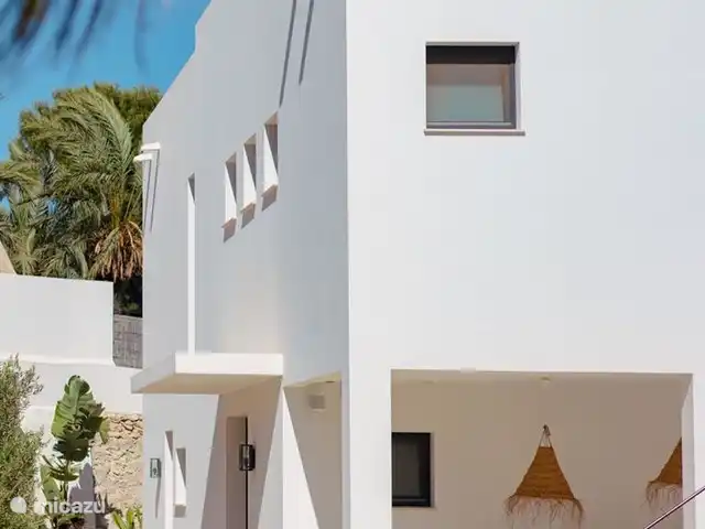 Villa Andrago | Moraira | 8 pers. huren in Spanje, Costa Blanca, Moraira - villa Het overdekte terras is een heerlijke plek gedurende de warme zomermaanden