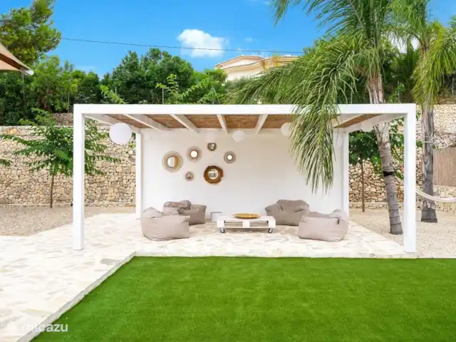 Villa Andrago | Moraira | 8 pers. huren in Spanje, Costa Blanca, Moraira - villa De lounge area in de mediterrane tuin is ideale plek in de schaduw