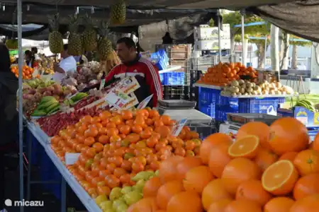 Grand marché à Torrevieja à côté du parc aquatique Aquapolis Tous les vendredis entre 08h00 et 14h00